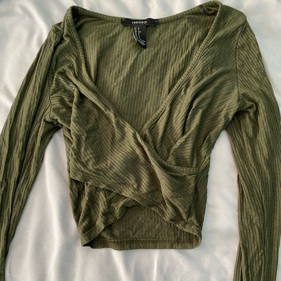 Forever 21 criss cross going out top - Picture 3 of 3